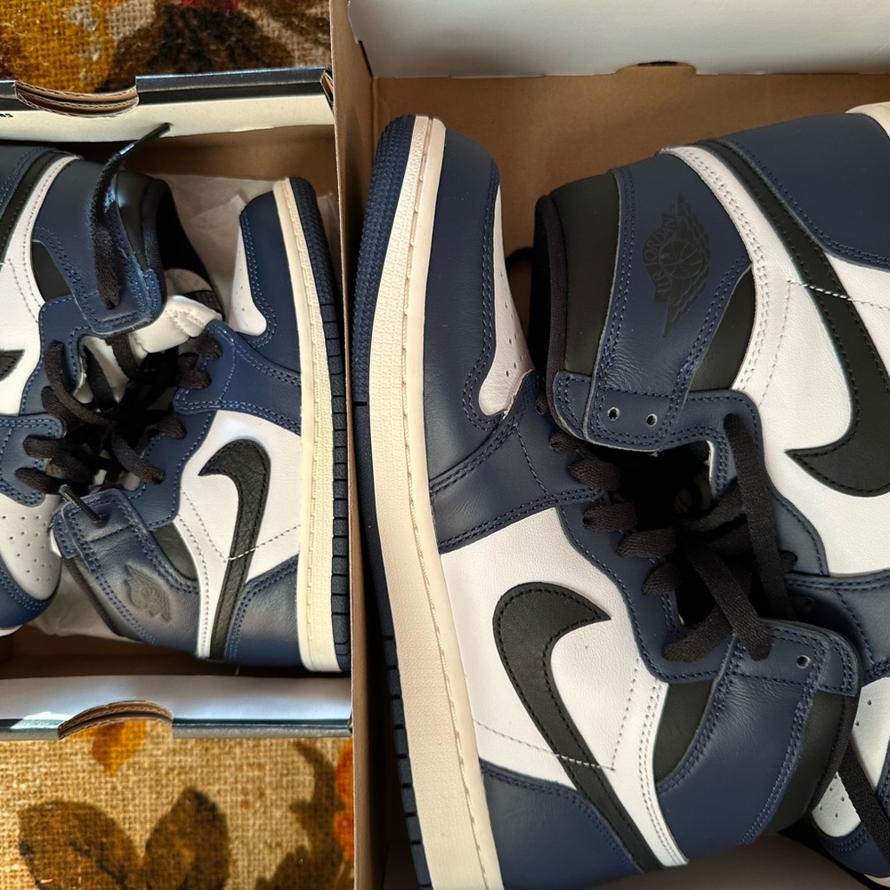 NWT NEW in Box kids Nike Air Jordan 1 Retro OG sneakers